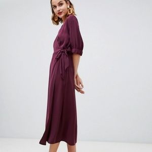 NWT - Midi v-neck wrap dress - Purple